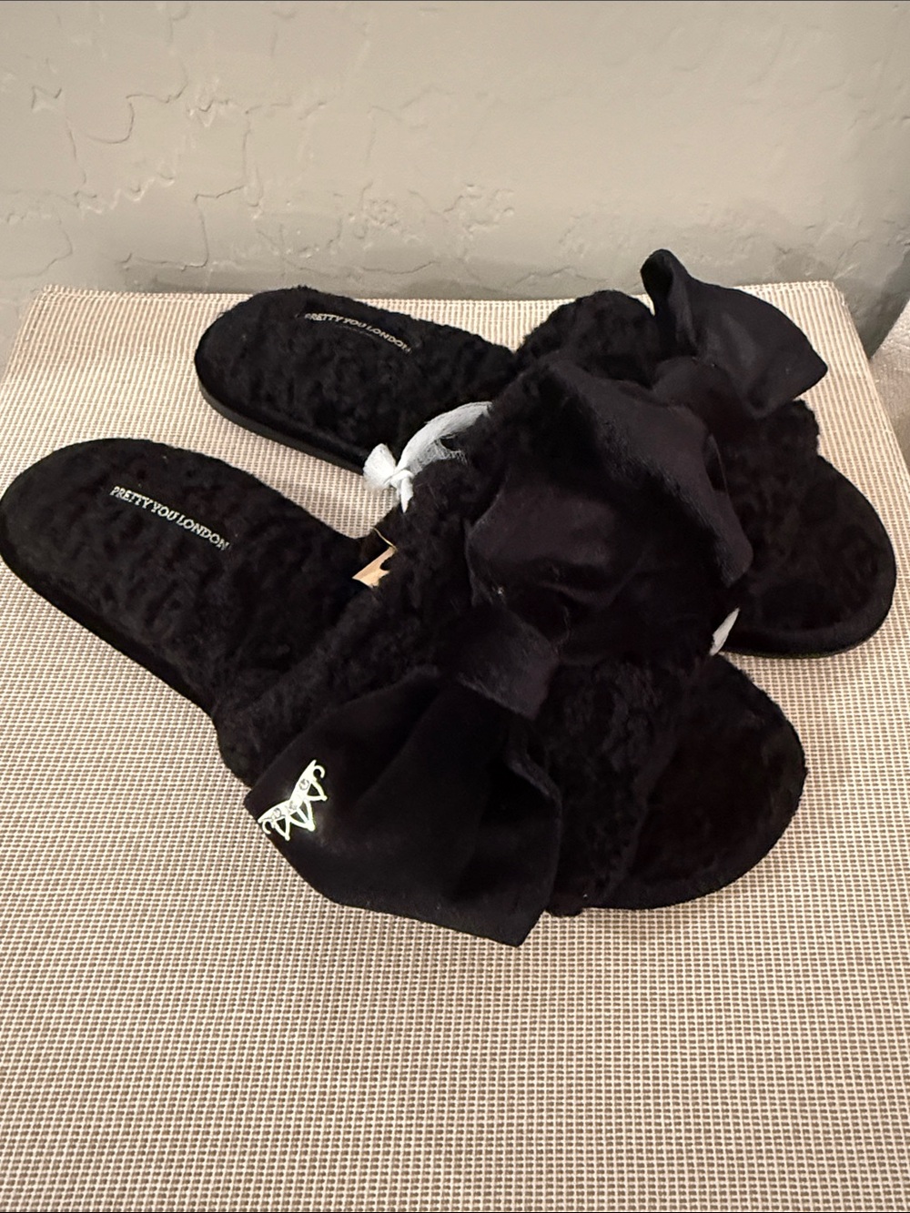 Pretty You London Black Faux-Fur Bow Slide Slippers